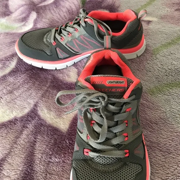 Skechers Women’s Spring Fever Sneaker Style 11727 - Picture 4 of 11